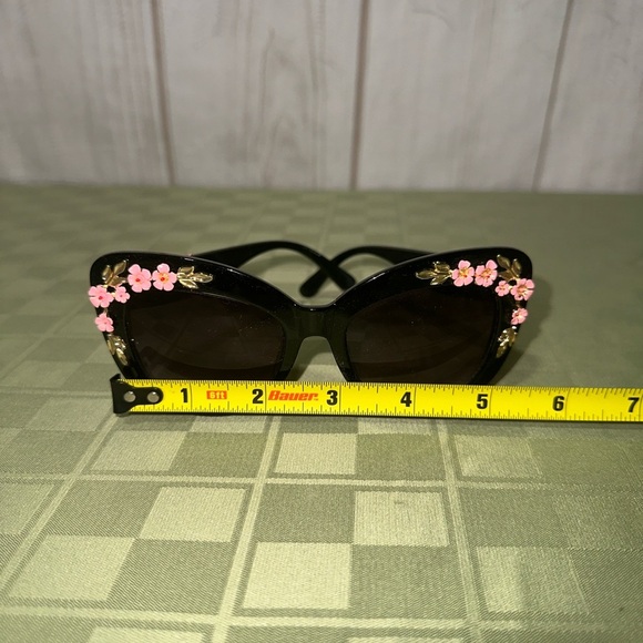 Sunglasses - Picture 7 of 7